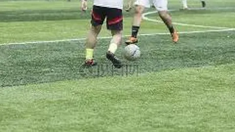 胡尔克成就辉煌500球里程碑，米内罗狂欢巨型TIFO盛宴，海港队徽闪耀其中！