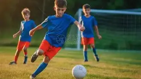 《皇马热切追逐科莫后卫拉蒙，英超豪门纷纷加入争夺战！》