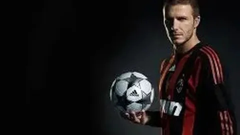 《足球风云突变！弗兰克怒斥首红牌，惊呼：这项运动或将走向终结？埃基蒂克进球争议再掀波澜！》