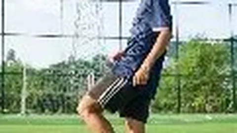 红蓝双雄齐陷困境！曼联利物浦近五轮仅一胜，同分并列英超第八第九席位，谁能率先破局？